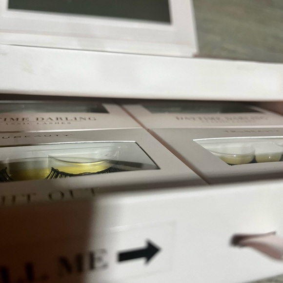 NIB Tru Beauty Limited Edition 10 pair handmade lash set with mirror and storage - Picture 8 of 11